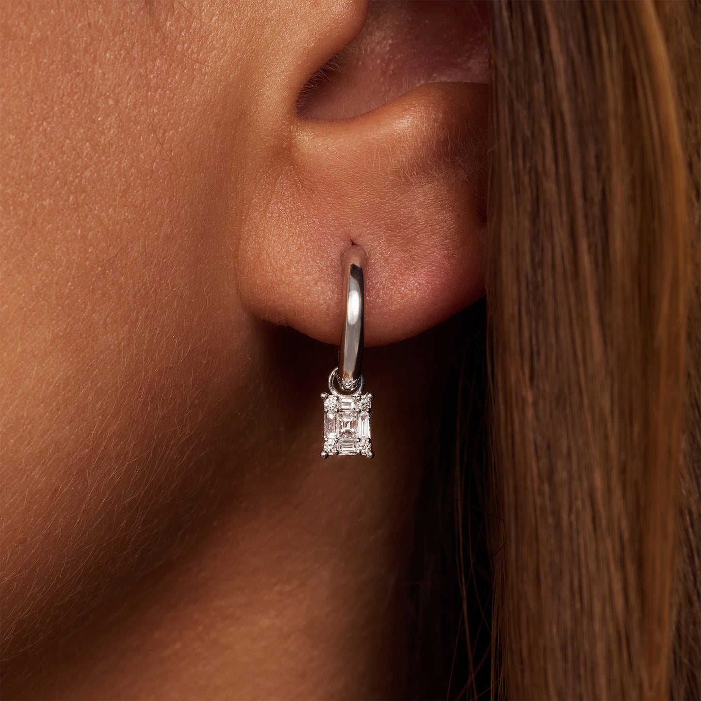 De la Paix Maxime 14 karat whitegold ear stud with diamond 0.20 carat - - Isabel Bernard