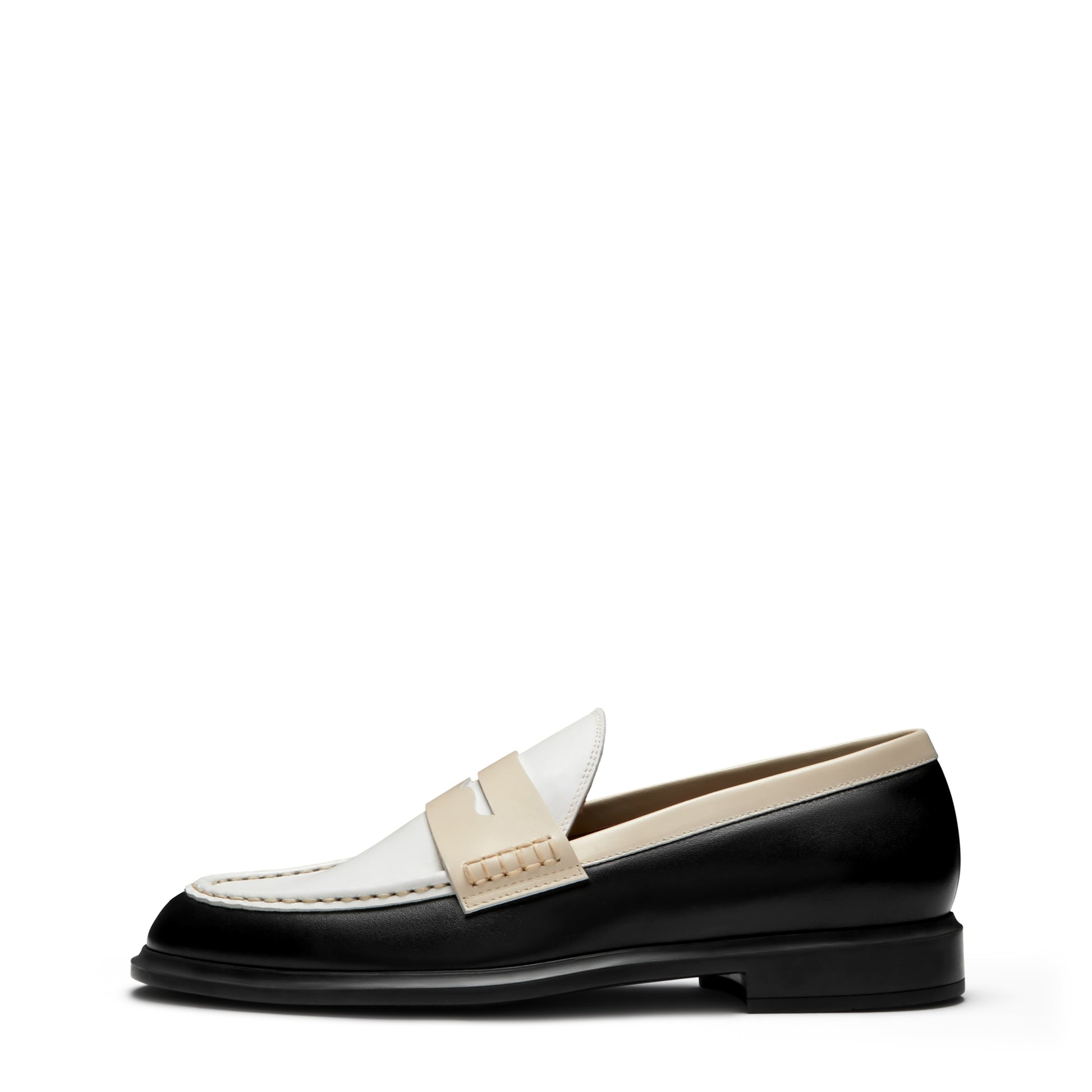 Vendôme Blandine black and white calfskin leather loafers with white details -  - Isabel Bernard