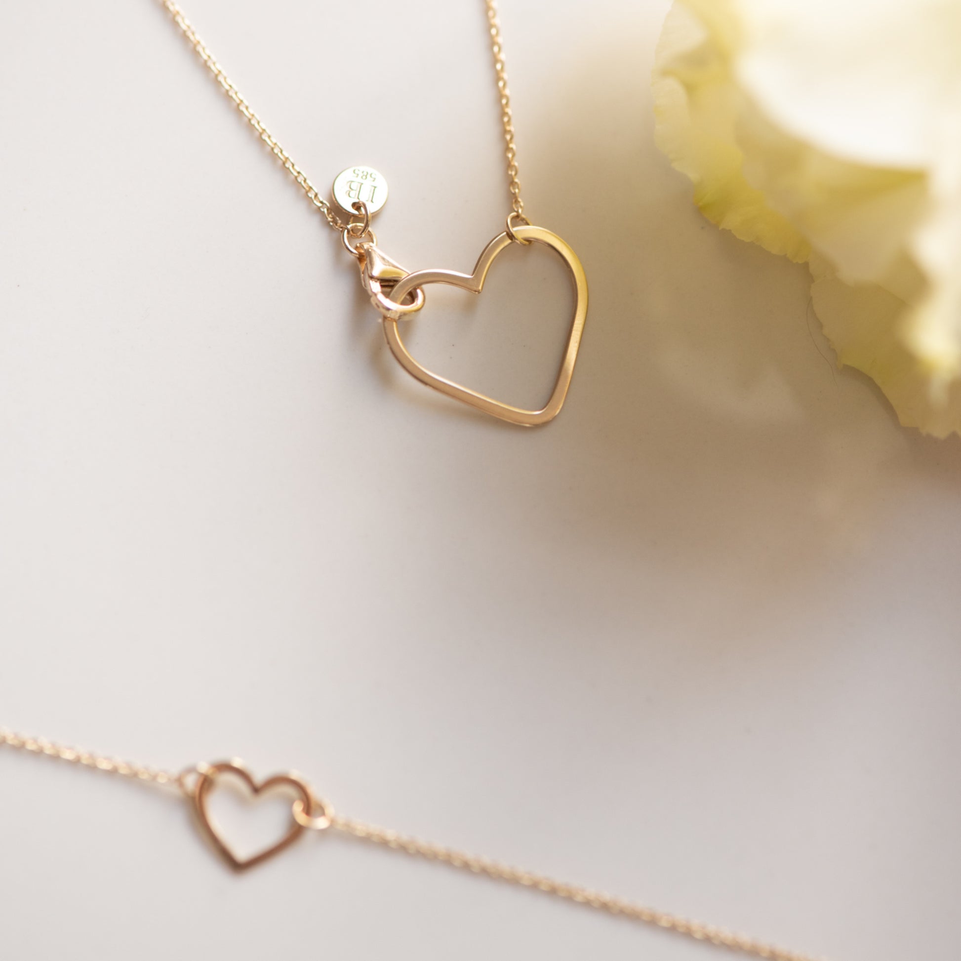 Belleville Amore 14 karat gold necklace with heart -  - Isabel Bernard