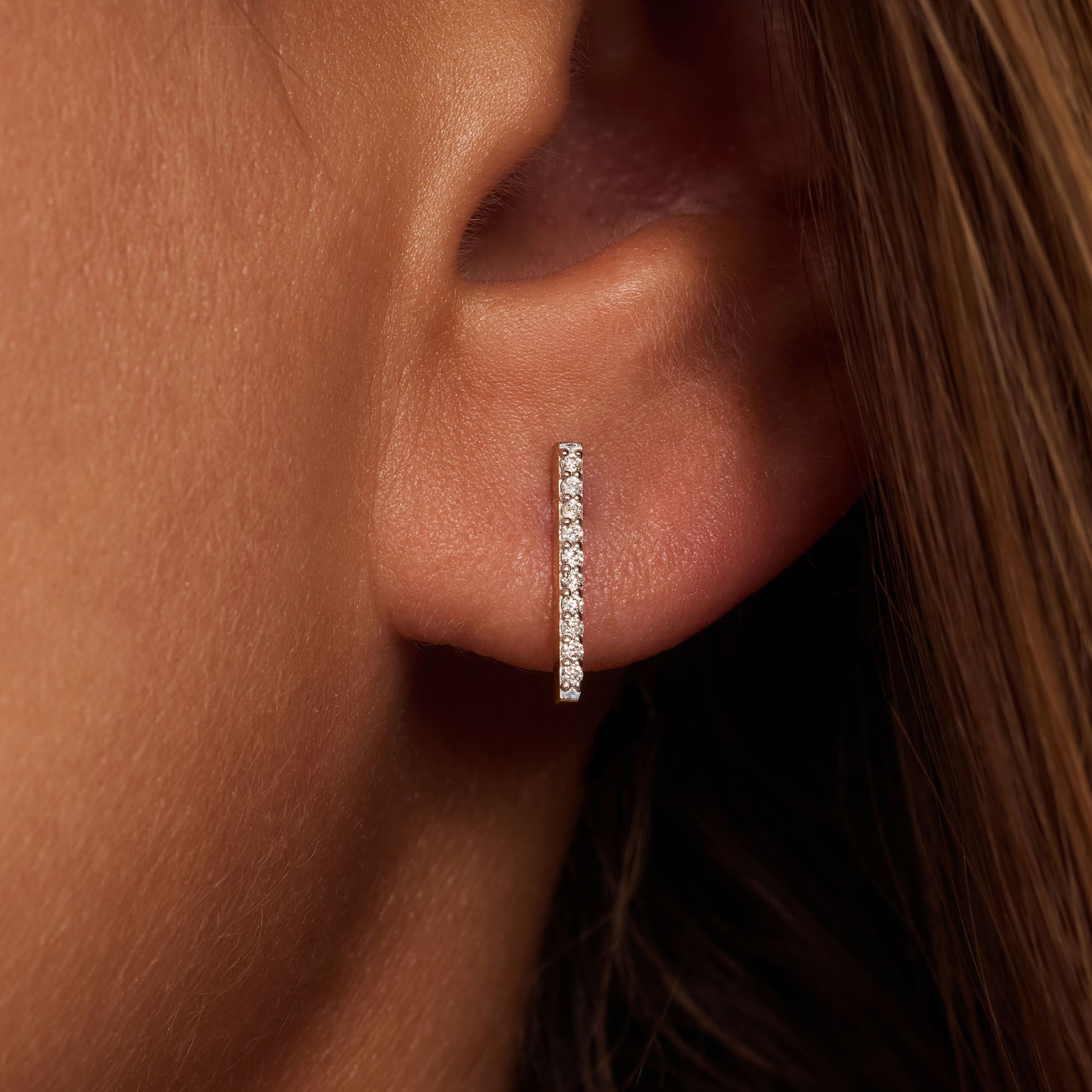 De la Paix Flavie 14 karat whitegold ear stud with diamond 0.11 carat - - Isabel Bernard