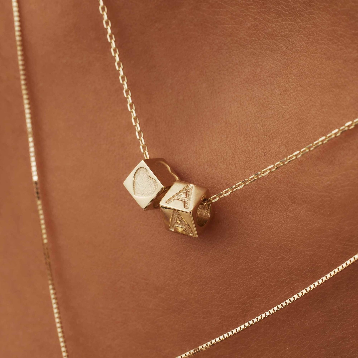 Cadeau d'Isabel 14 karat gold cube charm with heart and gold necklace gift set - - Isabel Bernard