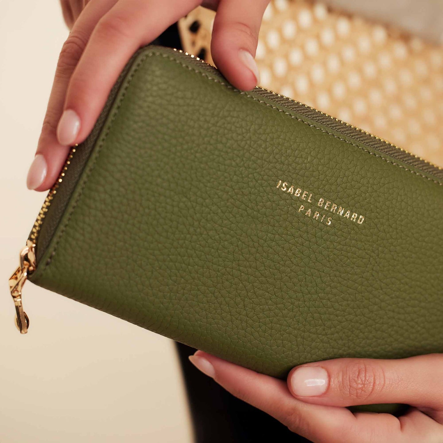 Honoré Léa green calfskin leather zipper wallet -  - Isabel Bernard