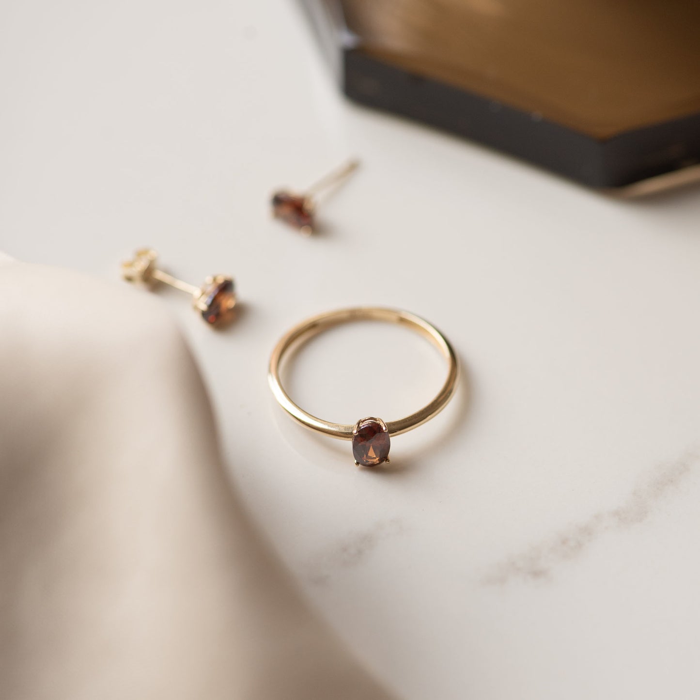 Baguette Brune 14 karat gold ring with brown zirconia stone -  - Isabel Bernard