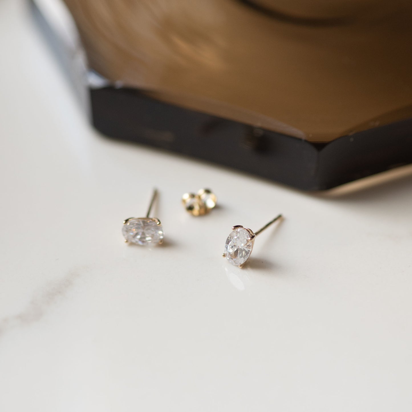 Baguette Genevieve 14 karat gold stud ear studs with white zirconia stone -  - Isabel Bernard