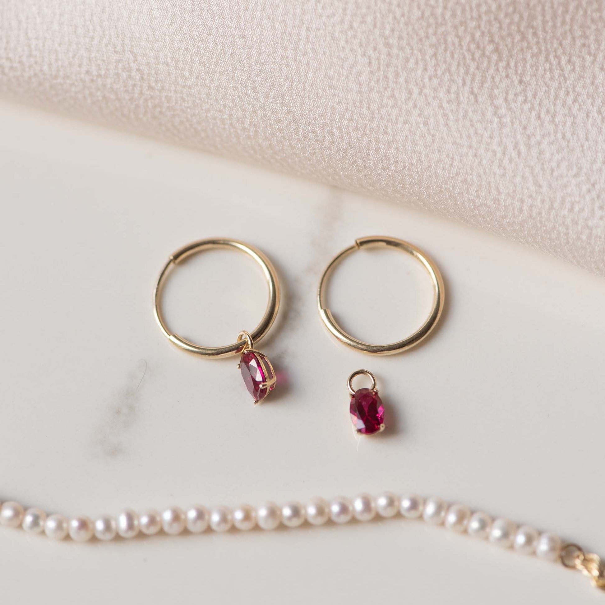 Baguette Roux 14 karat gold hoop earrings with red zirconia stone -  - Isabel Bernard