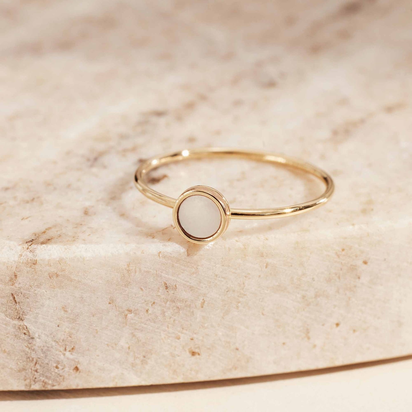 Belleville Nova 14 karat gold ring with mother of pearl -  - Isabel Bernard