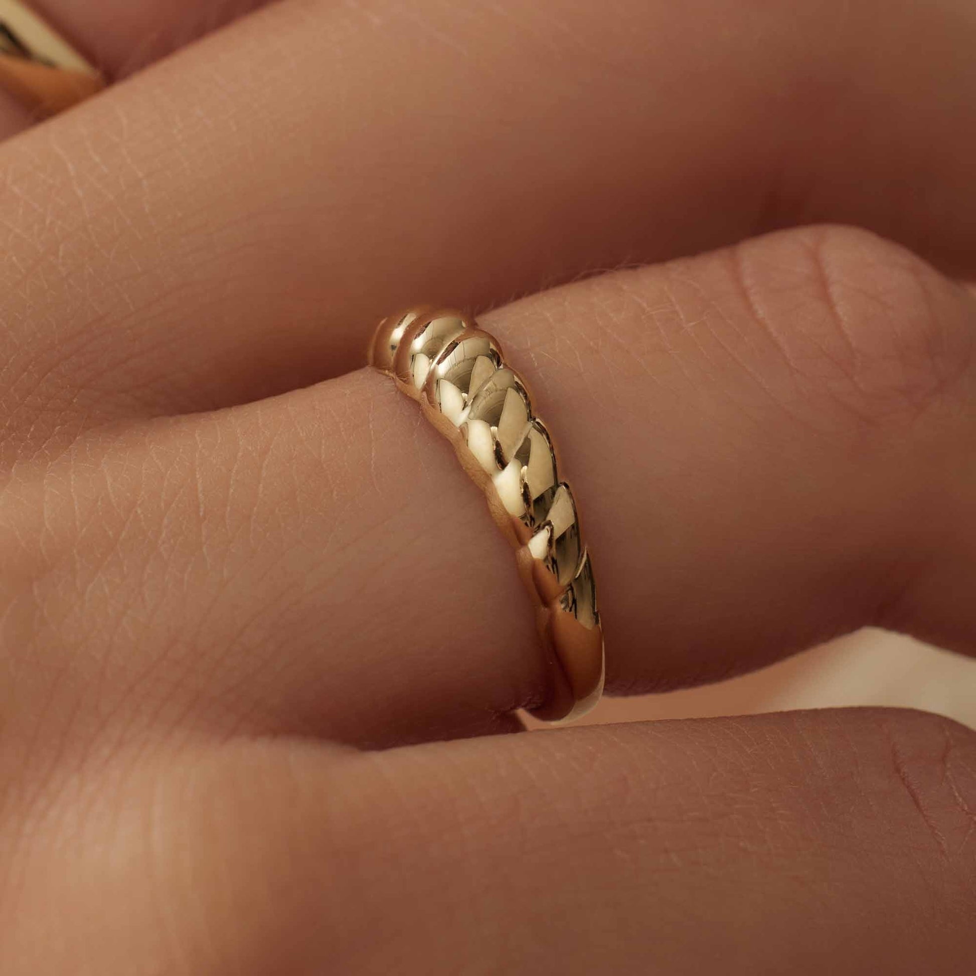 Aidee Elodie 14 karat gold ring with twist -  - Isabel Bernard