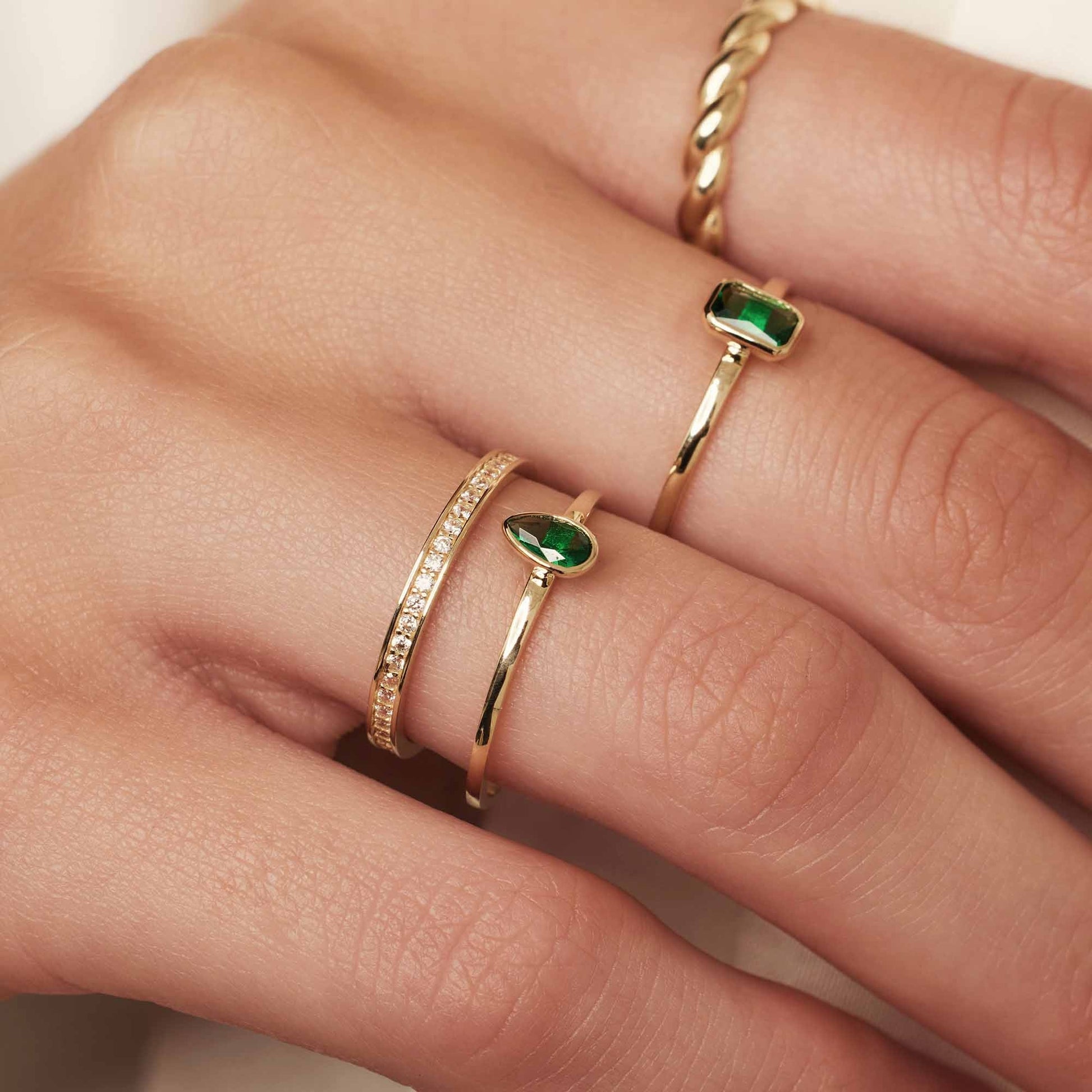 Baguette Olivia 14 karat gold ring with green zirconia -  - Isabel Bernard