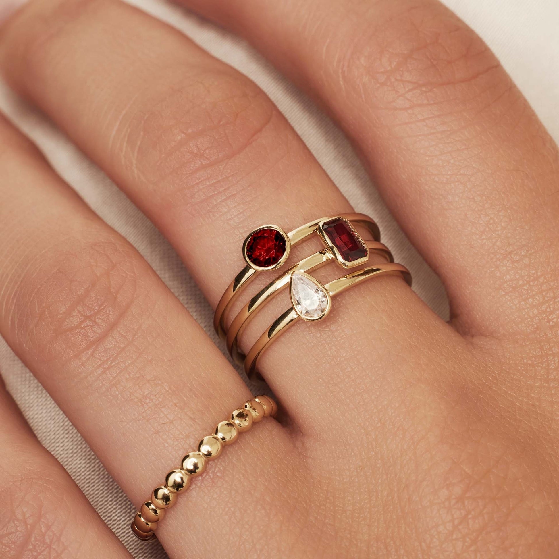 Baguette Roux 14 karat gold ring with red zirconia -  - Isabel Bernard