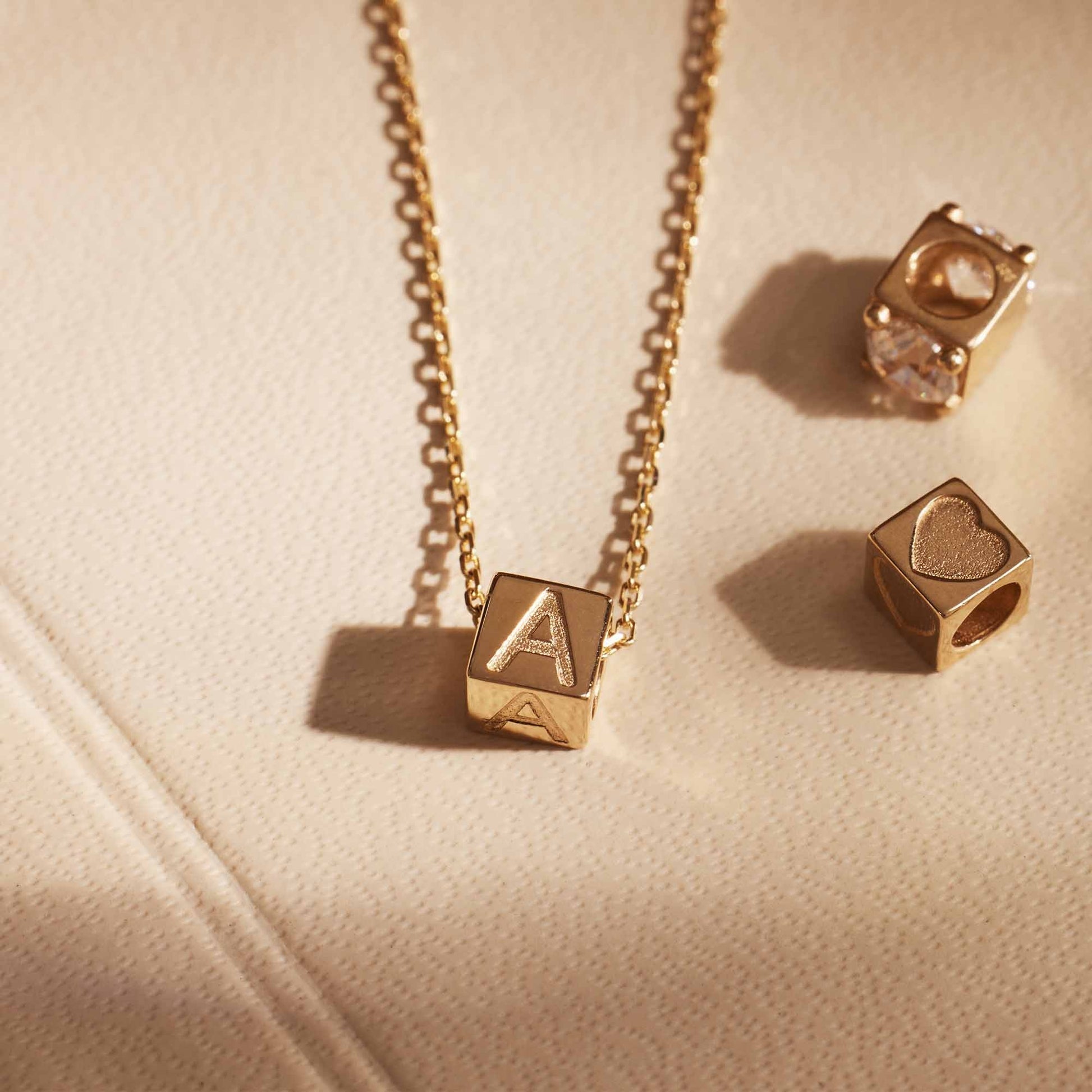 Le Marais Felie 14 karat gold cube charm with heart -  - Isabel Bernard