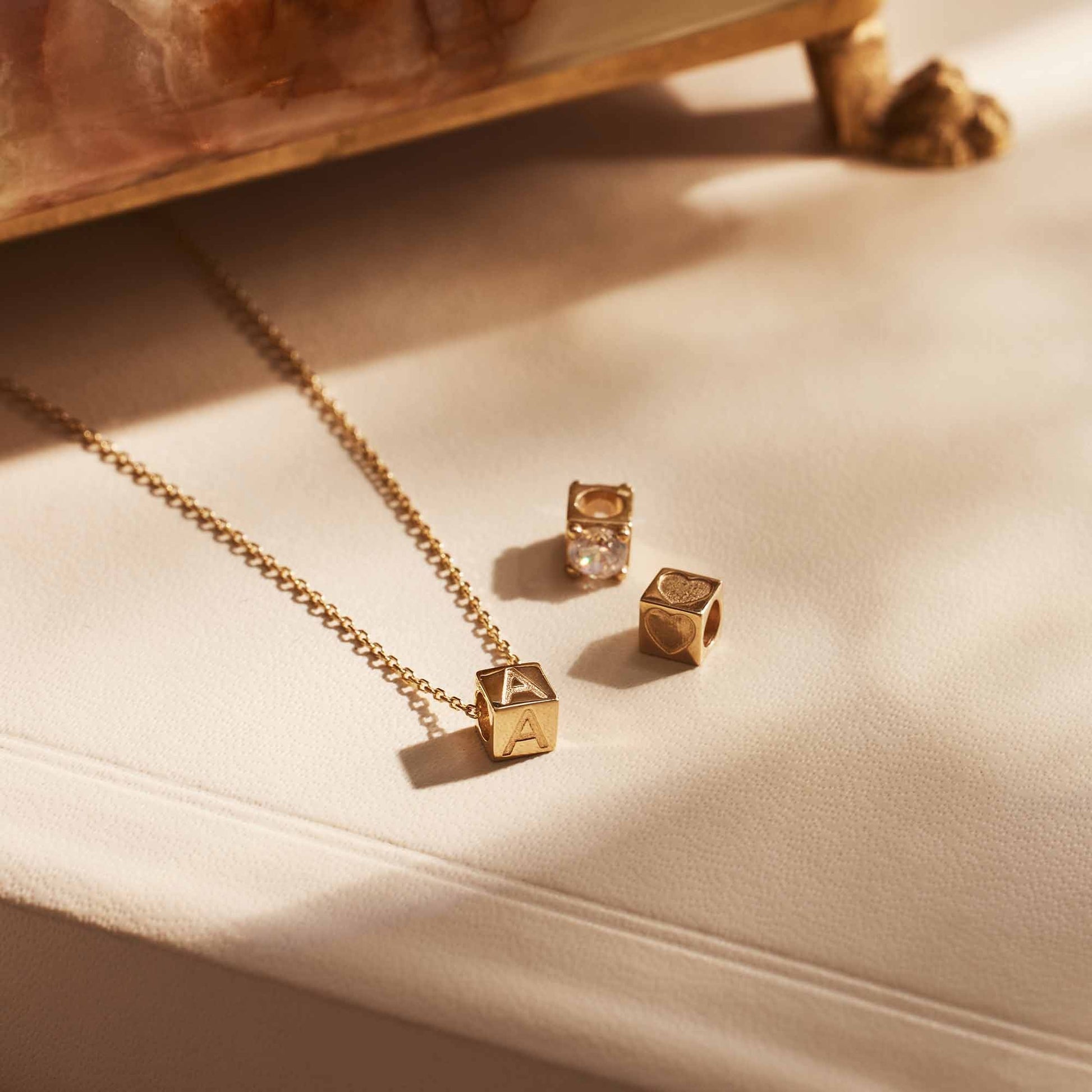 Le Marais Felie 14 karat gold cube charm with heart -  - Isabel Bernard