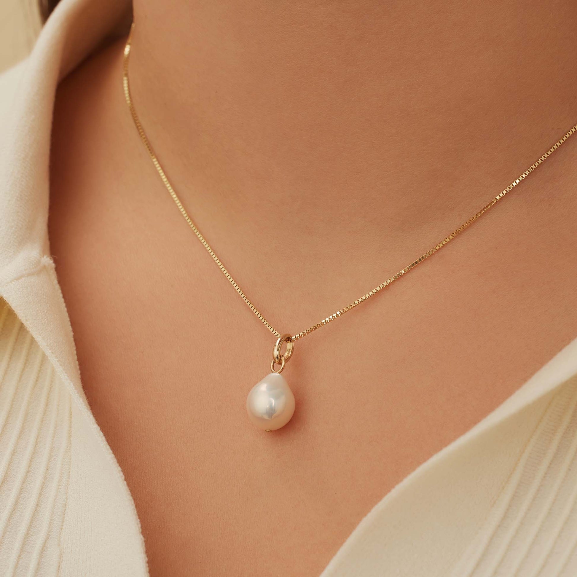 Belleville Luna 14 karat gold charm with freshwater pearl -  - Isabel Bernard