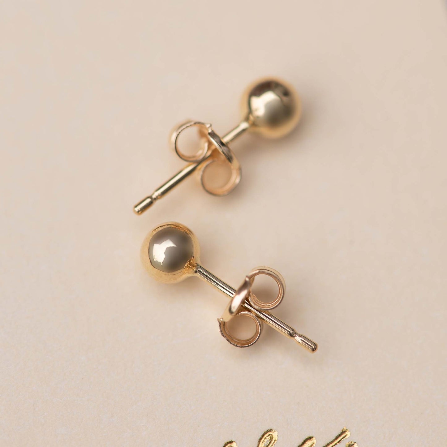 Le Marais Nadie 14 karat gold ear studs with sphere -  - Isabel Bernard