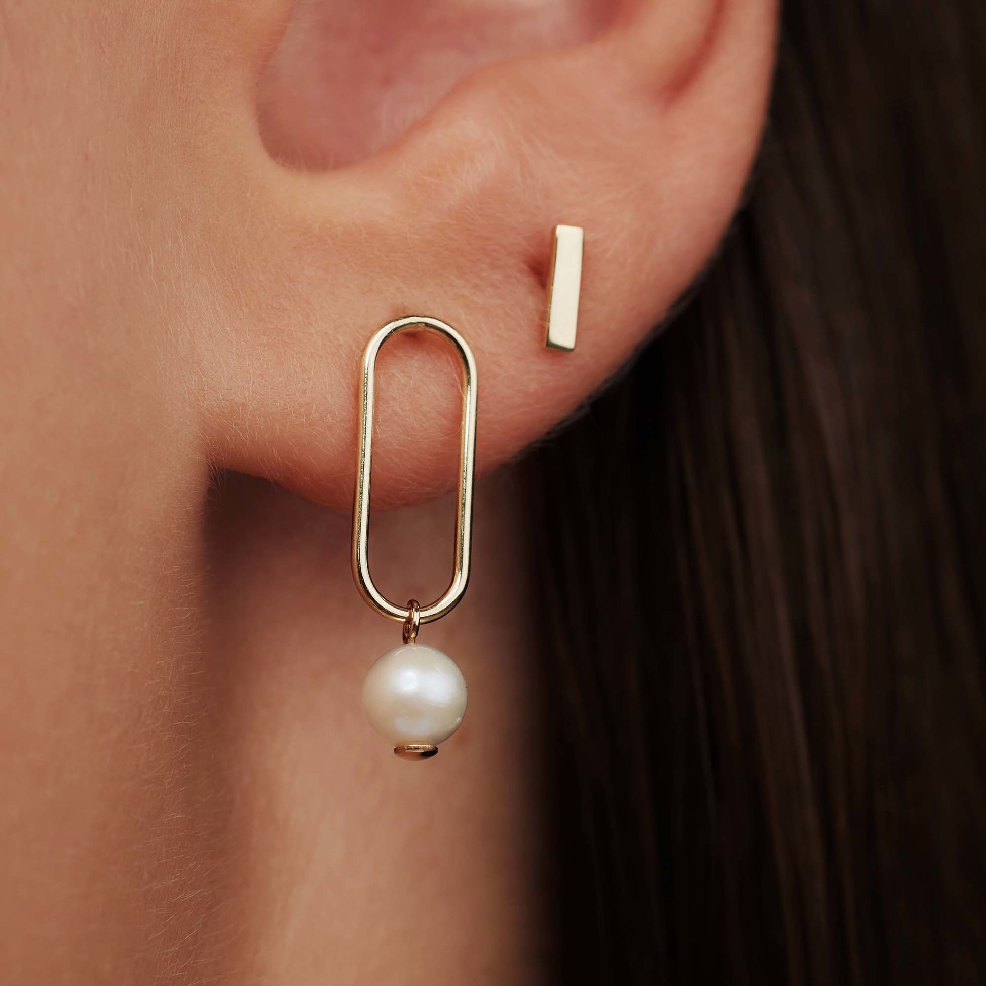 Belleville Luna 14 karat gold ear studs with freshwater pearl -  - Isabel Bernard