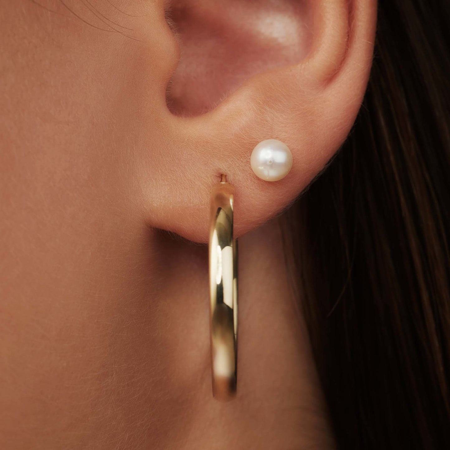 Belleville Luna 14 karat gold ear studs with freshwater pearl -  - Isabel Bernard