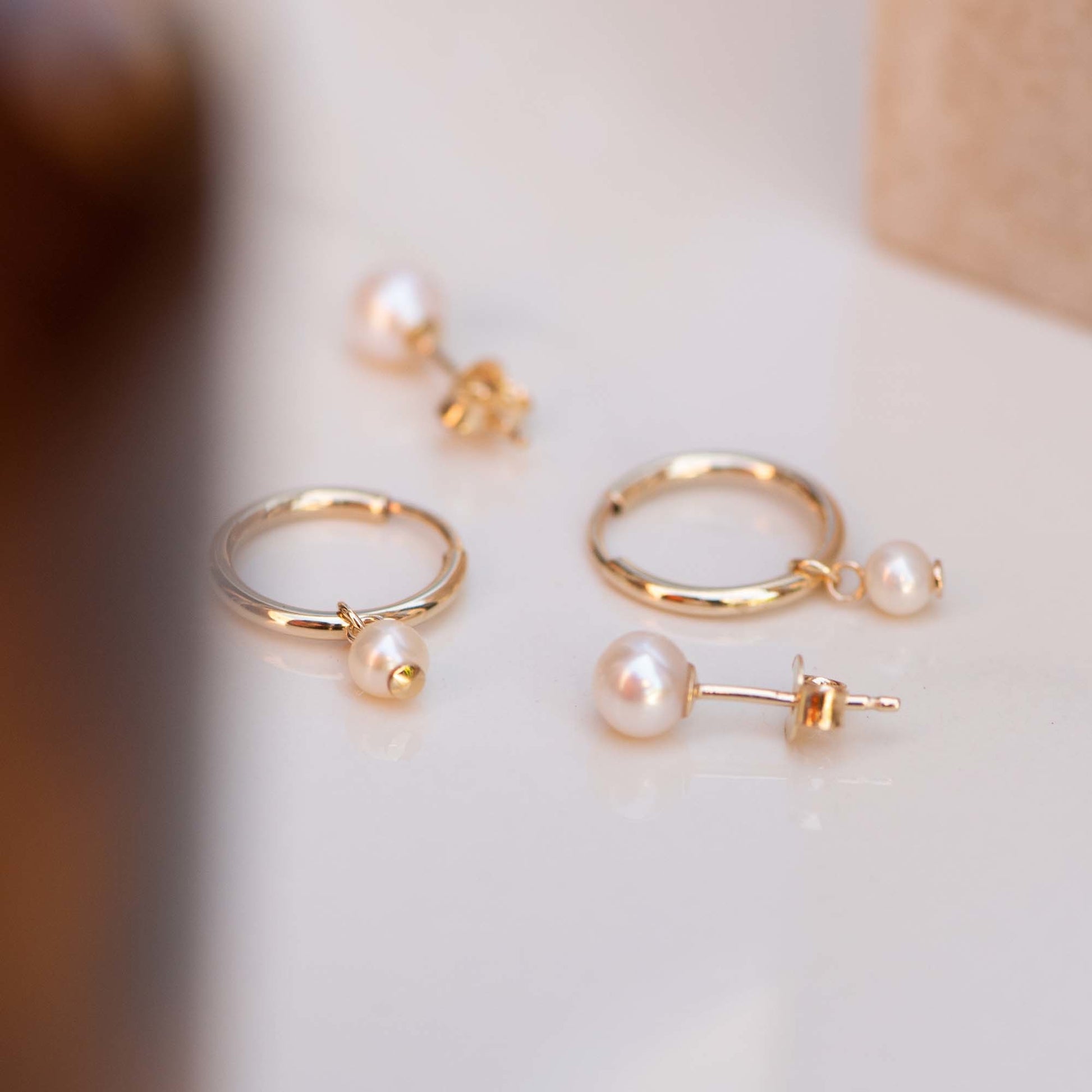 Belleville Luna 14 karat gold ear studs with freshwater pearl -  - Isabel Bernard