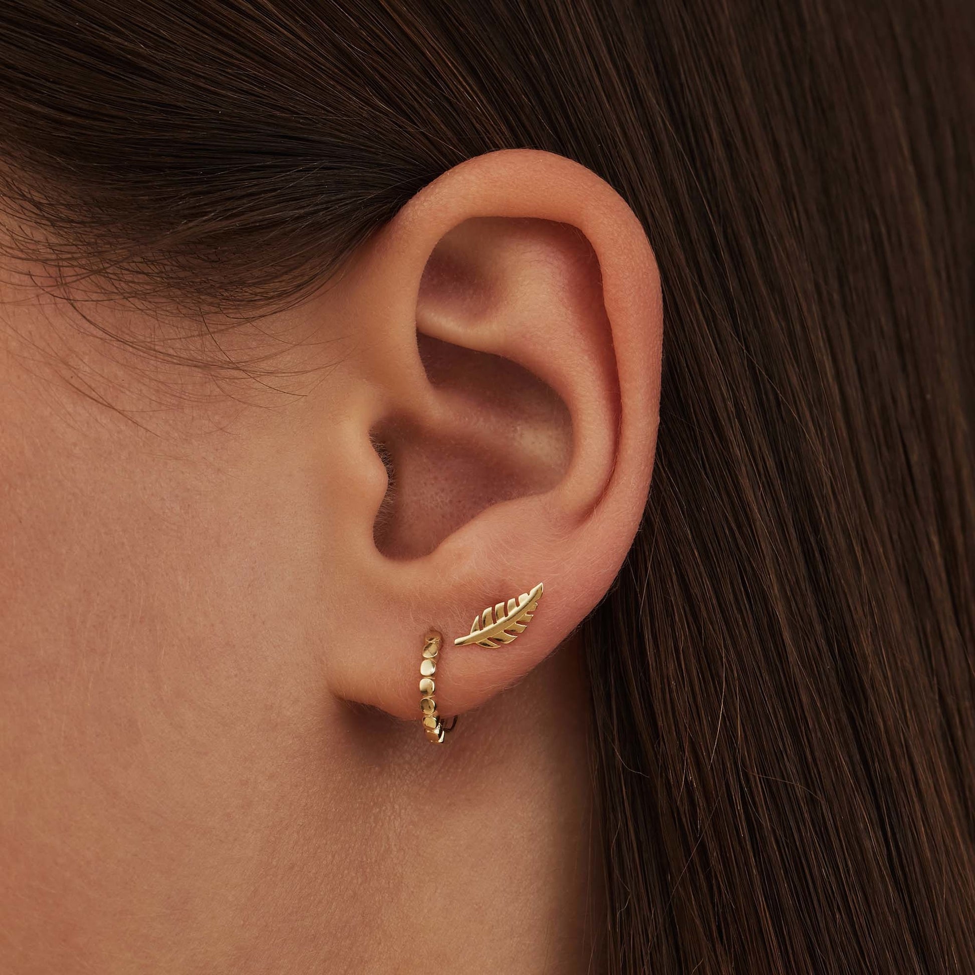 Monceau Giselle 14 karat gold ear studs with feather -  - Isabel Bernard