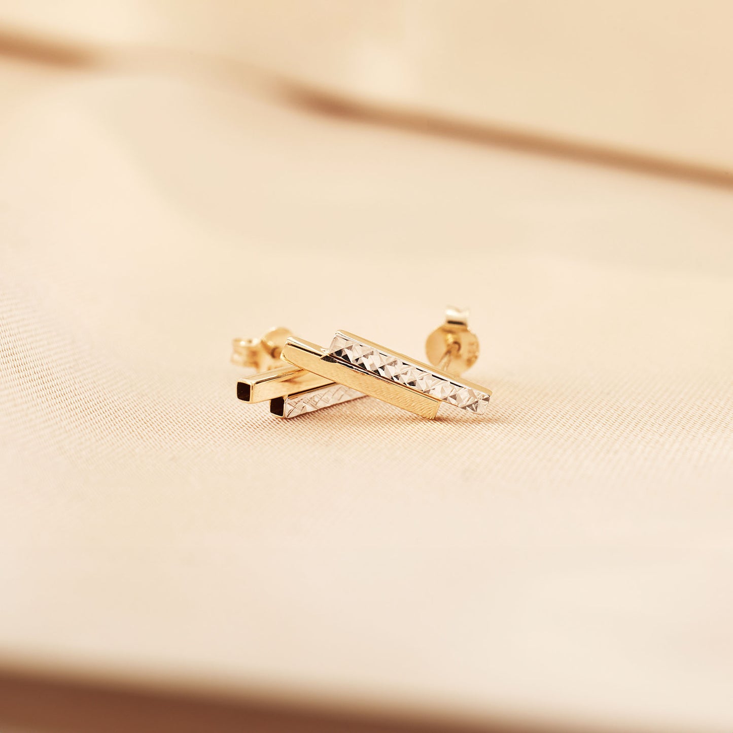 Le Marais Alice 14 karat gold ear studs with diamond cut -  - Isabel Bernard