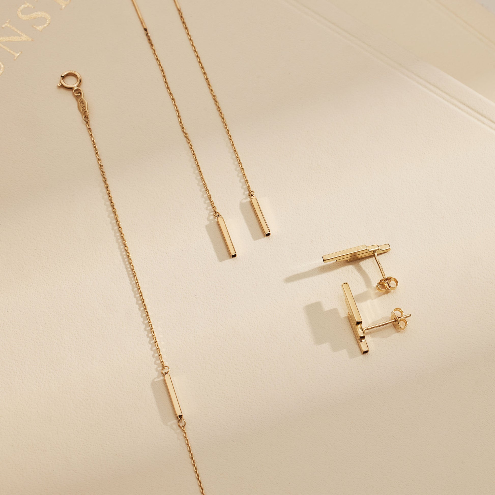 Le Marais Rosalie 14 karat gold ear studs with 3 rods -  - Isabel Bernard