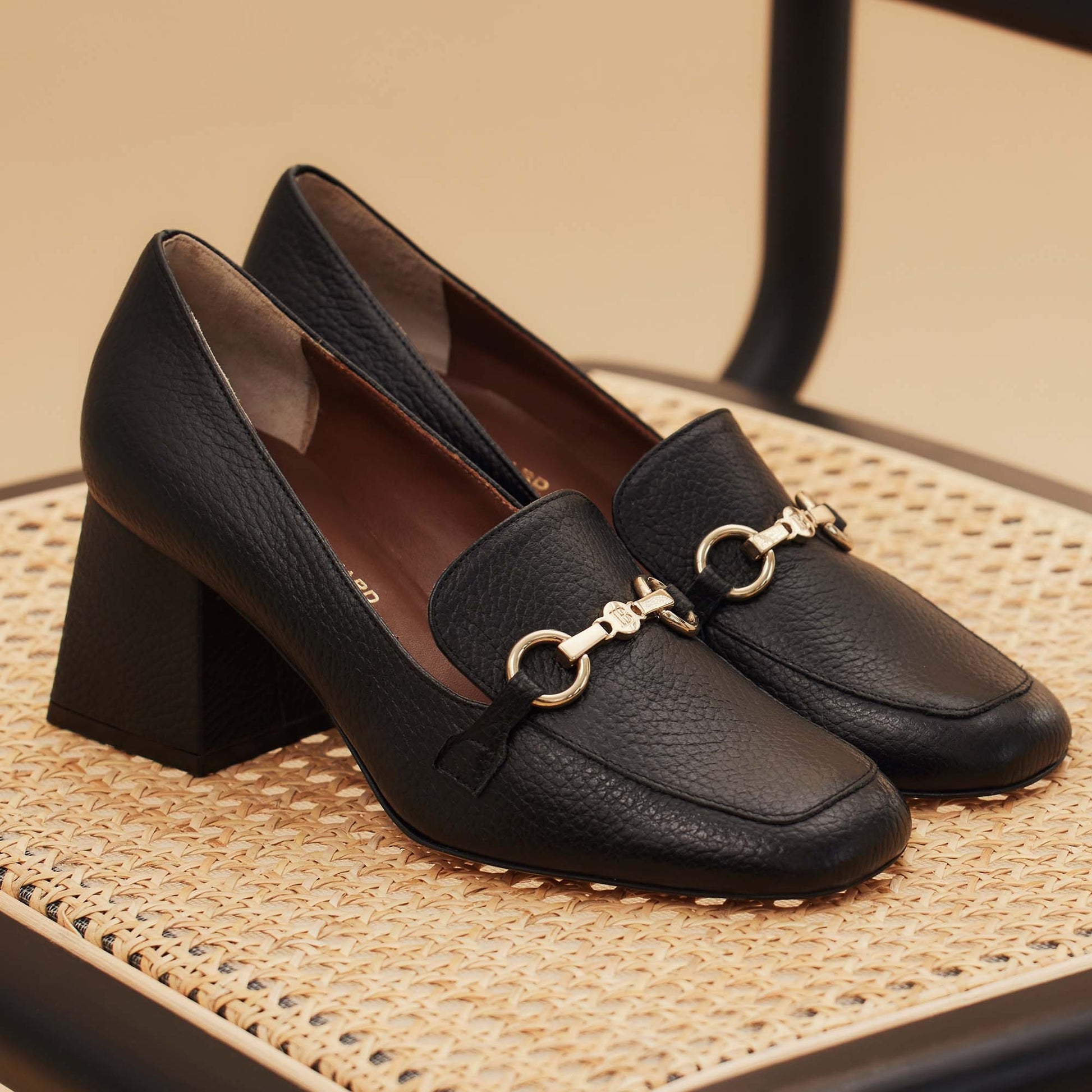 Vendôme Ambre black calfskin leather pumps -  - Isabel Bernard