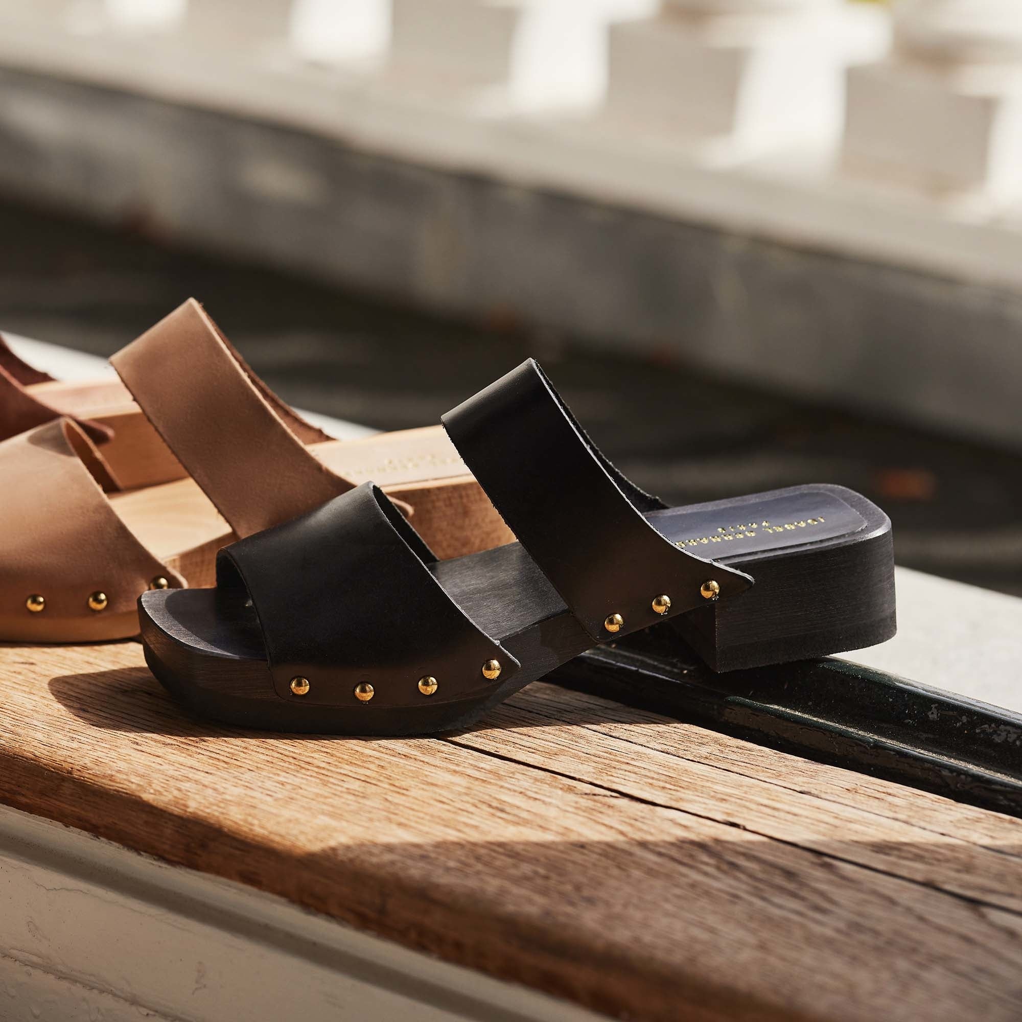 Isabel Bernard schwarze Clogs aus Kalbsleder IB56001 01