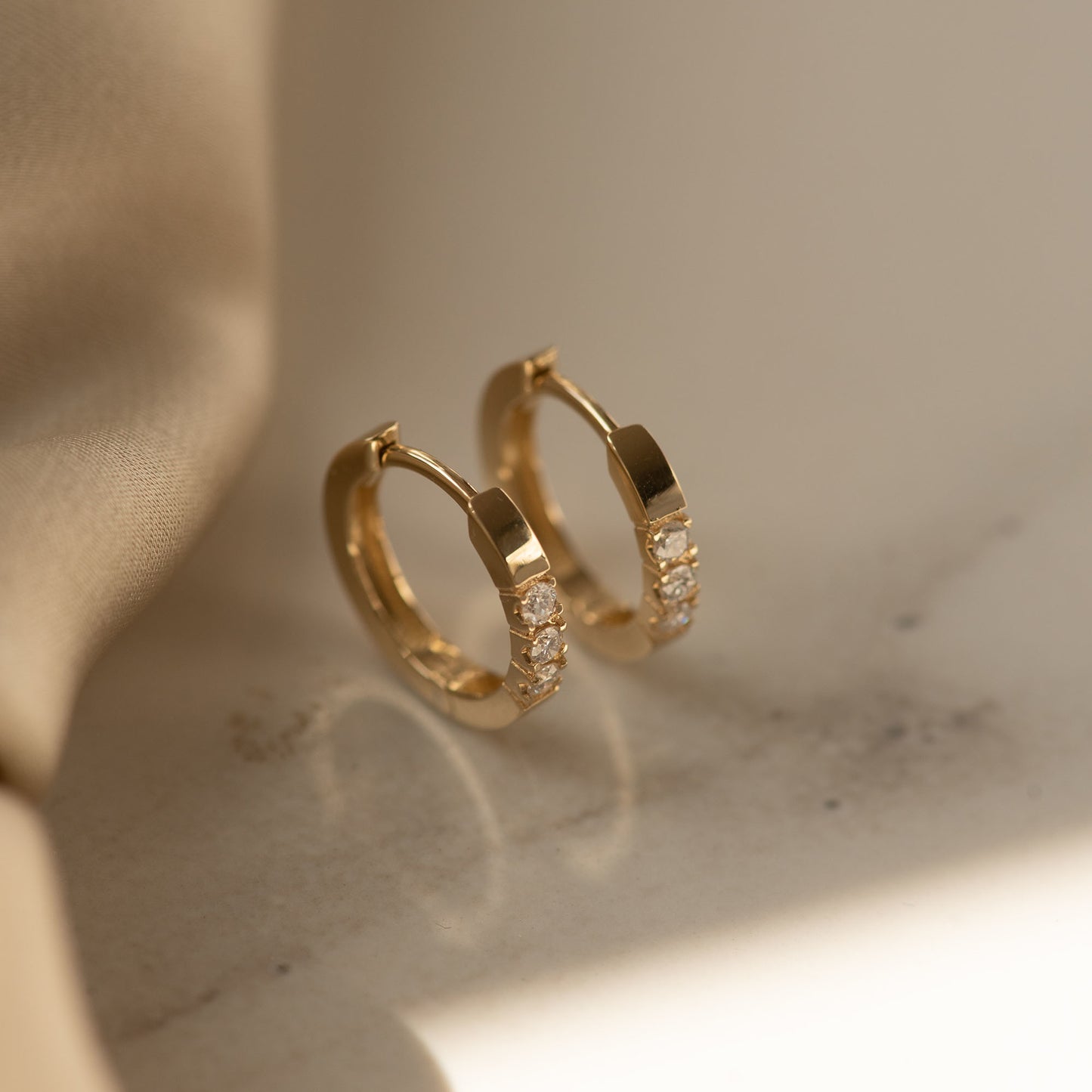 De la Paix Madeline 14 karat gold hoop earrings with diamond 0.15 carat -  - Isabel Bernard